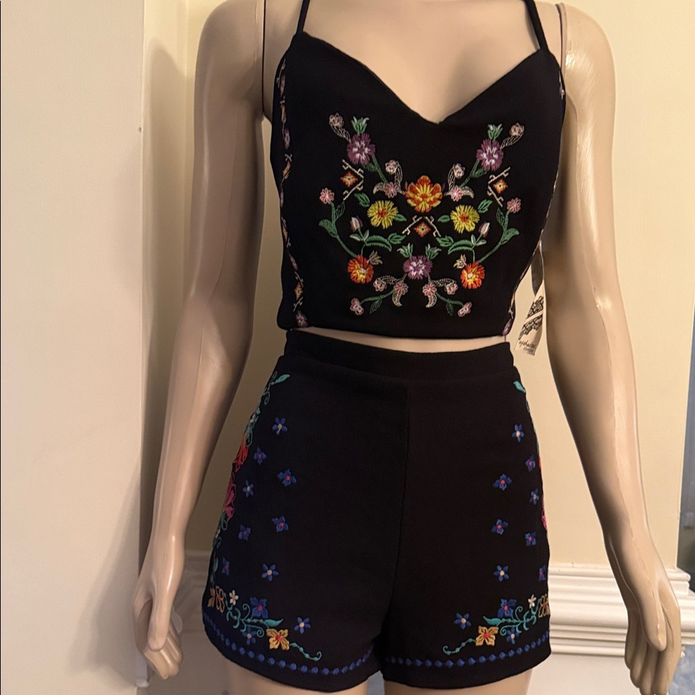 Eyeshadow Black Floral Embroidered Women's Shorts Set